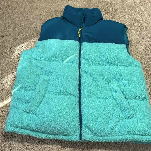 Wild Fable teal mint green puffer Sherpa oversized vest | women’s M NWT - Picture 1 of 6